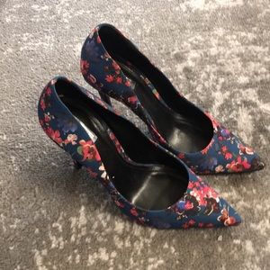 Floral pumps